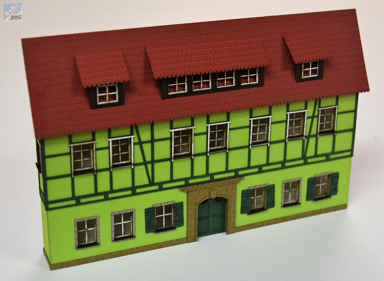BuBi-model TT60171 Dům Rosenapotheke Sebnitz 1 - poloreliéf, 160 x 15 x 113mm, barvená stavebnice Laser-Cut