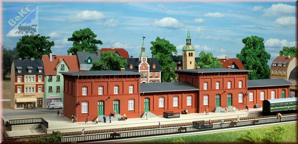 Auhagen 13329 Nádraží Neustadt 550 x 120 x 96 mm stavebnice