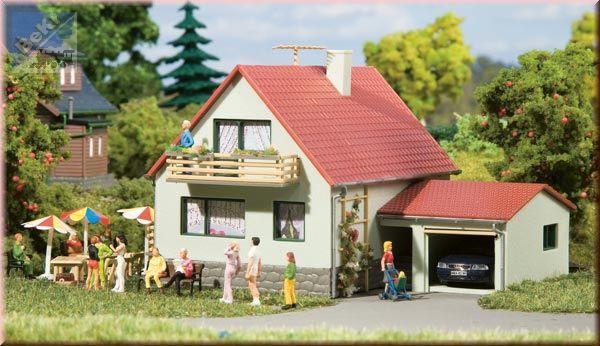 Auhagen 12222 Rodinný dům s garáží 95 x 120 x 80 mm stavebnice