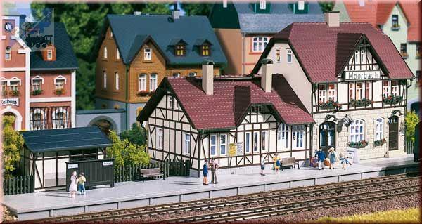 Auhagen 13321 Nádraží Moorbach 356 x 120 x 100 mm stavebnice