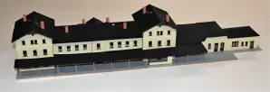 BuBi-model N60192 Nádraží Sebnitz, 93,1 x 443,1 x 73,5 mm, barvená stavebnice Laser-Cut !!! AKCE !!!