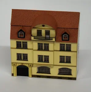 BuBi-model TT60186 Dům Schillerstrasse č. 7 - polorelief, 140 x 33 x 137mm, barvená stavebnice Laser-Cut !!! AKCE !!!