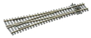 Peco SL-E98 Symetrická výhybka, úhel rozevření 12°, R 1828 mm, délka 220mm, vodivá srdcovka