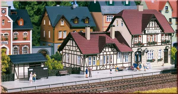 Auhagen 13321 Nádraží Moorbach 356 x 120 x 100 mm stavebnice