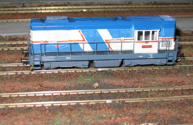 DK-model H00206 Motorová lokomotiva řady 743 (T466.3), stavebnice z leptaného plechu