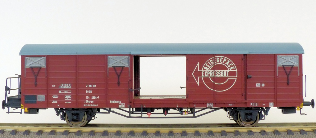 Exact-train 20475 Uzavřený 2-osý vůz Gbgrss s brzdařskou plošinou Expresswagen DR