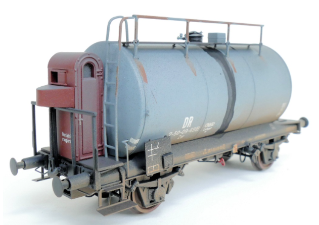 Exact-train 22052 Cisterna 2-osá Zw s brzdařskou budkou DR, patina