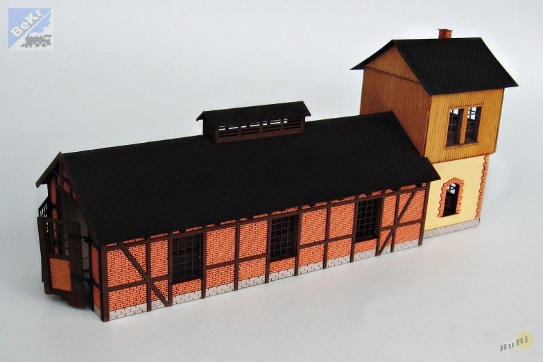 BuBi-model N60041 Výtopna jedno stání s vodárnou, 187 x 90 x 86mm (stání 103mm), barvená stavebnice Laser-Cut
