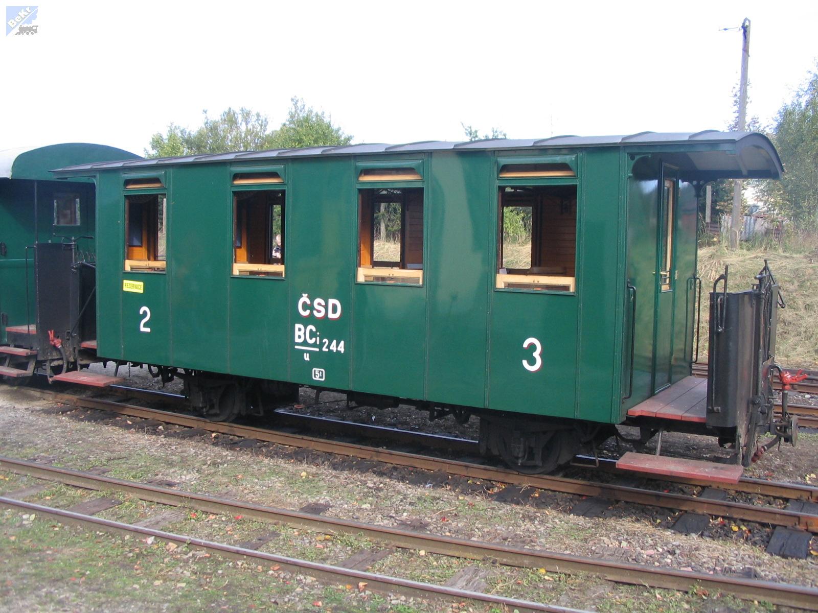 DK-model H0e0753 Úzkorozchodný osobní vůz BCi/ú 244 – „čtyřokeňák“, stavebnice z leptu