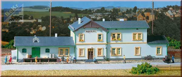 Auhagen 11329 Nádraží Radeburg 410 x 120 x 108 mm stavebnice