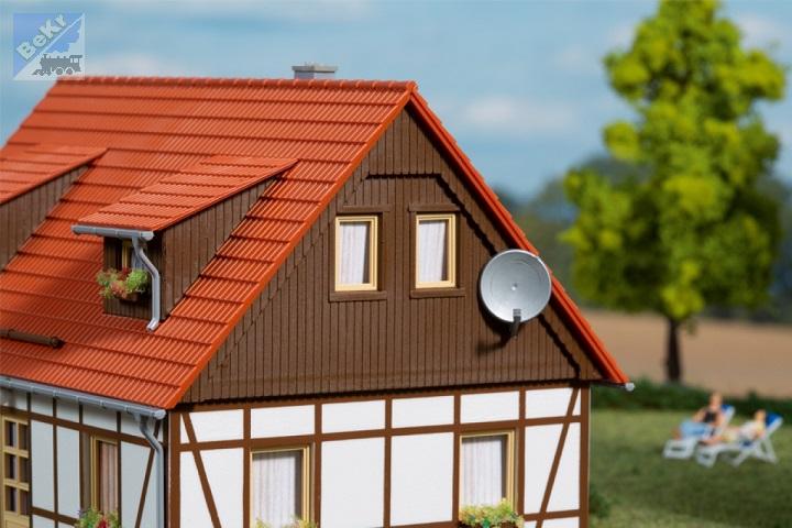 Auhagen 11453 Rodinný dům se sedlovou střechou a dvěma vikýři, stavebnice
