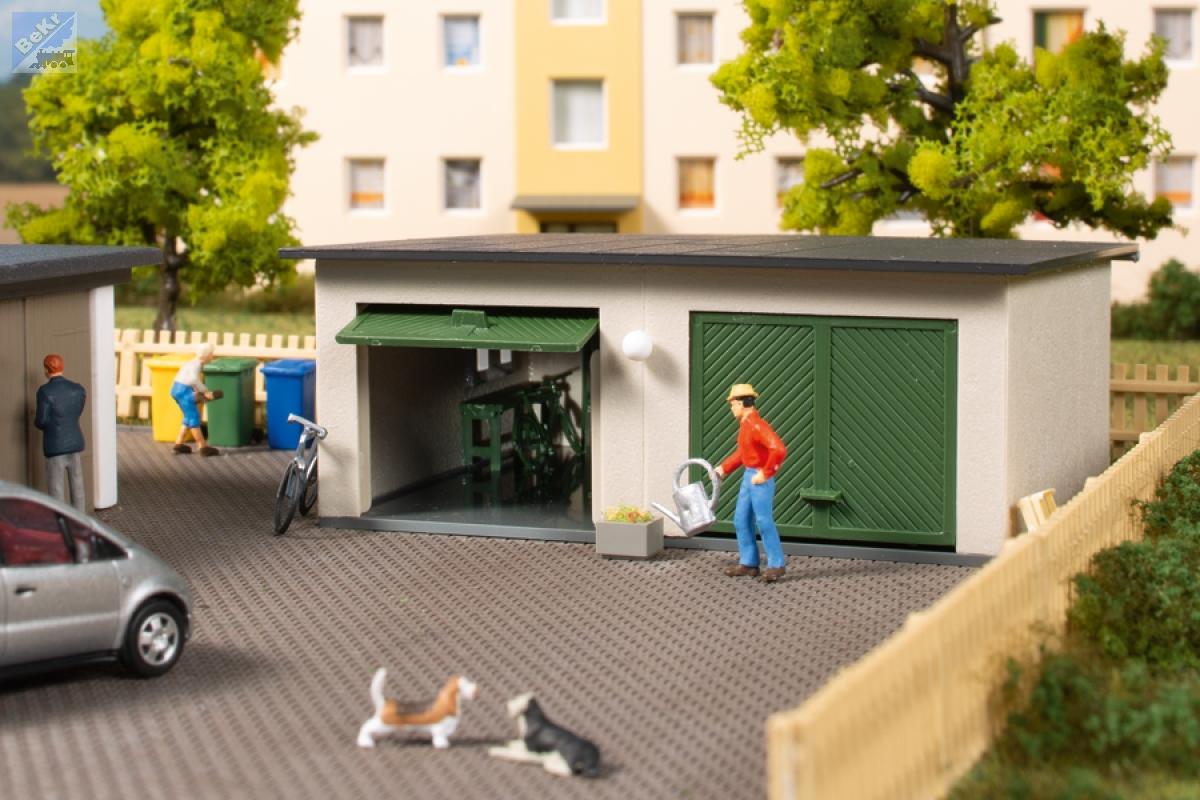 Auhagen 11456 Dvě garáže s vybavením, stavebnice