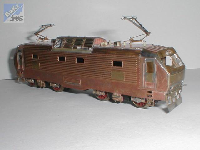DK-model TT0401 Elektrická lokomotiva řady 350 (ES499.0), stavebnice z leptaného plechu