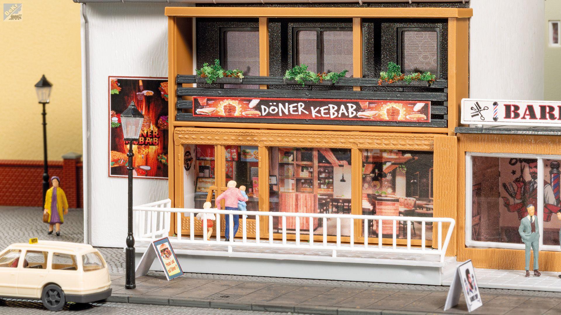 Auhagen 12356 Dům s obchody „Döner kebab a barbershop“, stavebnice