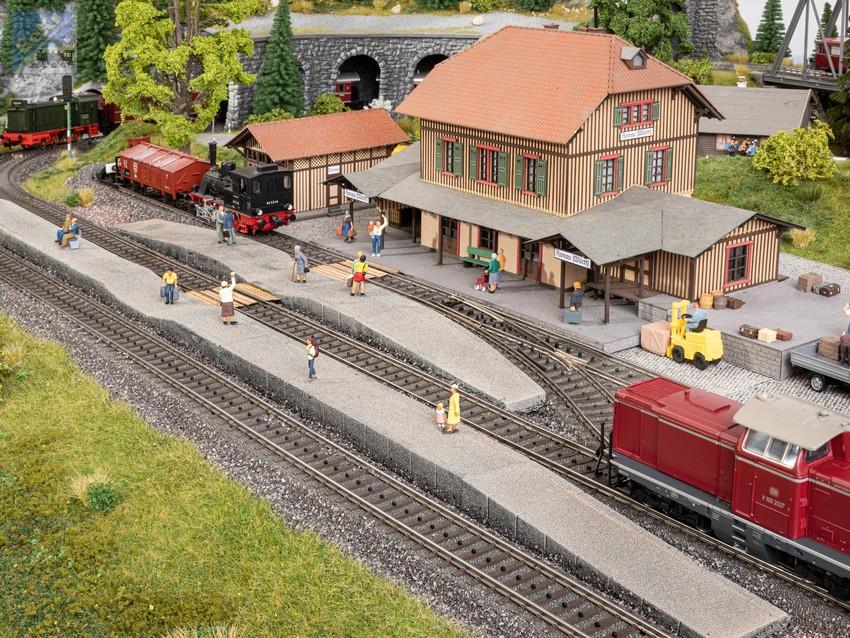 Noch 66018 Nástupiště, koncový díl se zakřivením