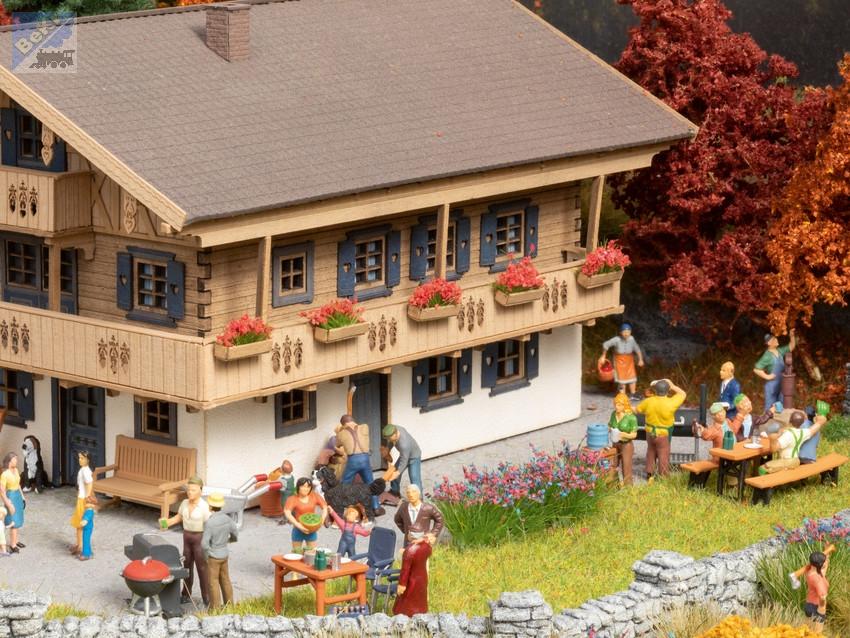 Noch 16215 Set figurek - práce na zahradě + zahradní příslušenství, ručně malované