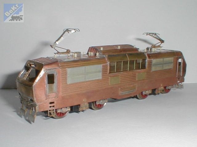 DK-model TT0401 Elektrická lokomotiva řady 350 (ES499.0), stavebnice z leptaného plechu