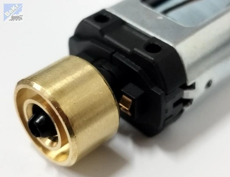 Roco 85112 Motor pětipólový se dvěma setrvačníky a kardanovými unašeči, 12V (Brejlovec, Zamračená H0)