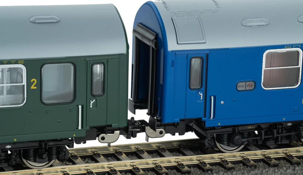 Piko 28319 Set tří lehátkových a lůžkových 4-osých vozů, lehátkový 2. tř. Bcm, lůžkový WLABm, lůžkový WLABmv, "Istropolitan/Dukla" ČSD