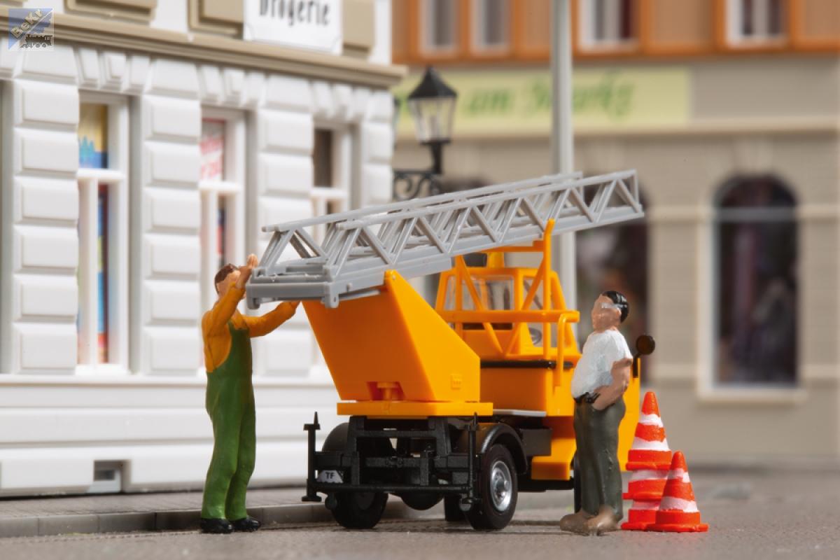 Auhagen 41656 Multikára M22 oranžová s žebříkem, 1ks, 67 x 15 x 33 mm stavebnice