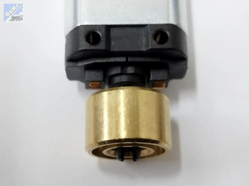Roco 85112 Motor pětipólový se dvěma setrvačníky a kardanovými unašeči, 12V (Brejlovec, Zamračená H0)