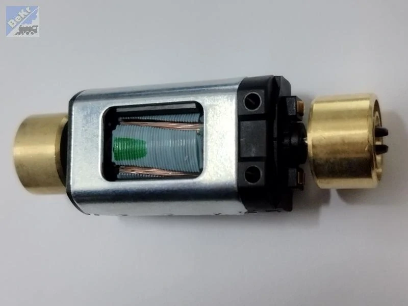 Roco 85112 Motor pětipólový se dvěma setrvačníky a kardanovými unašeči, 12V (Brejlovec, Zamračená H0)