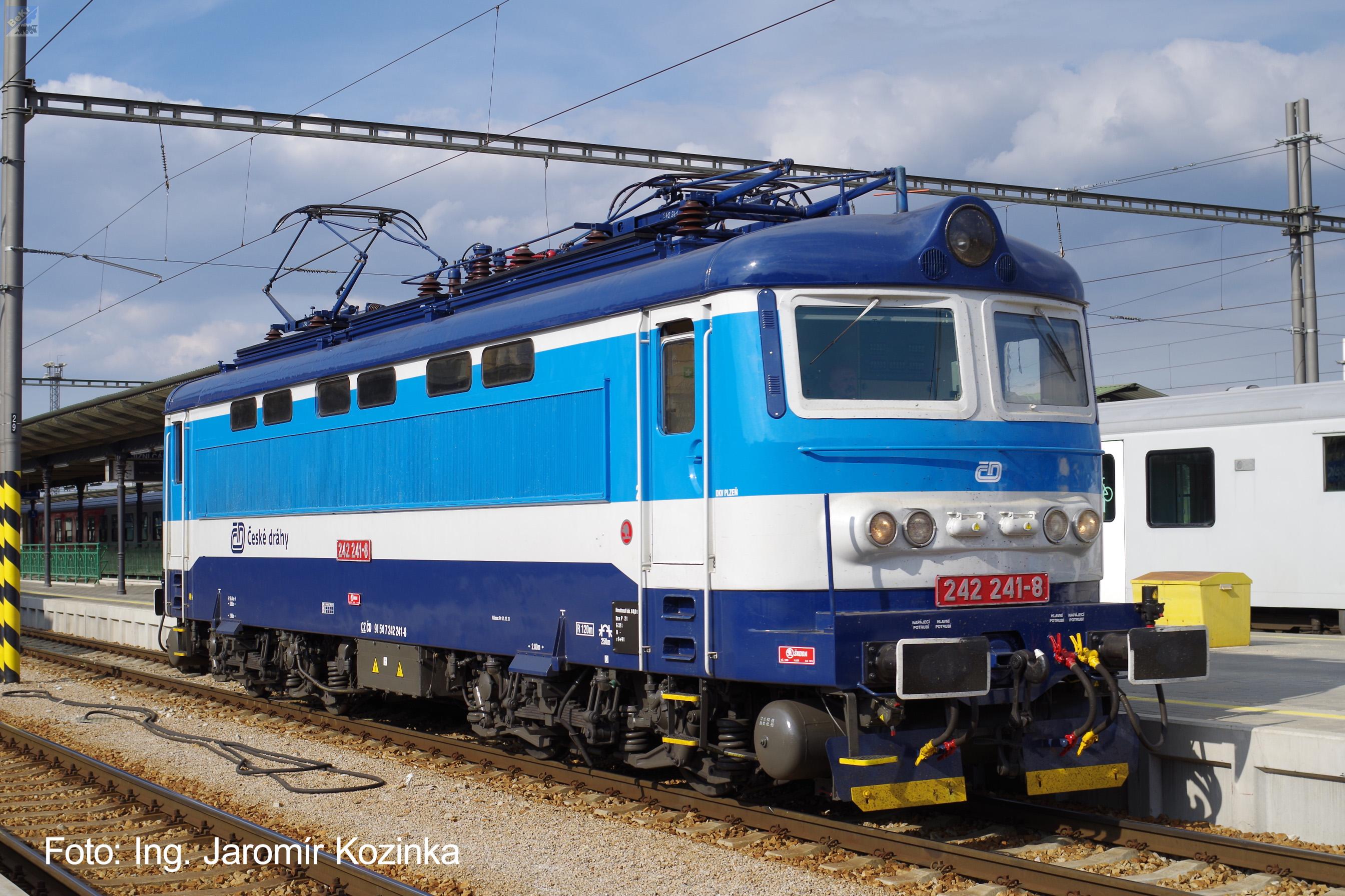 Piko 47484 Elektrická lokomotiva 242 241-8 ČD Plecháč