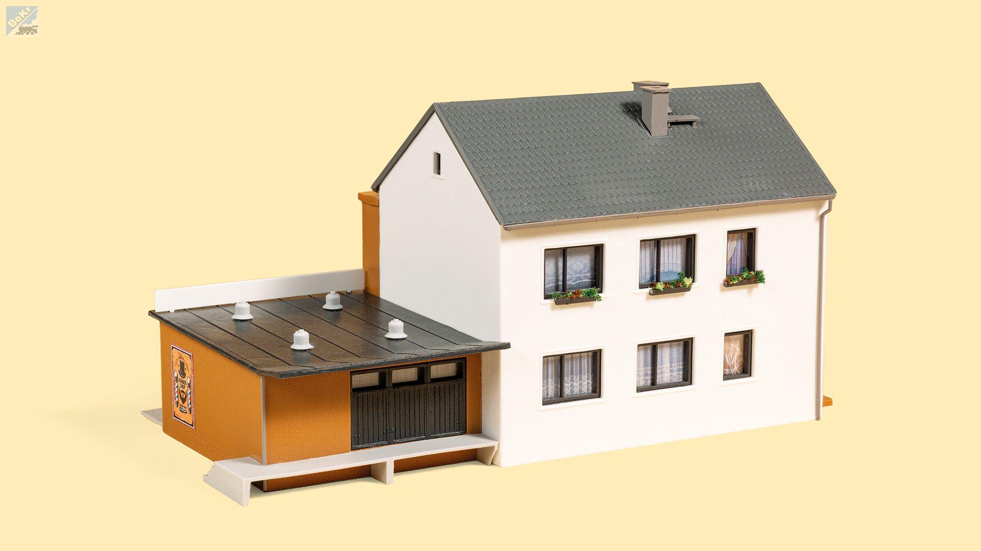 Auhagen 12356 Dům s obchody „Döner kebab a barbershop“, stavebnice