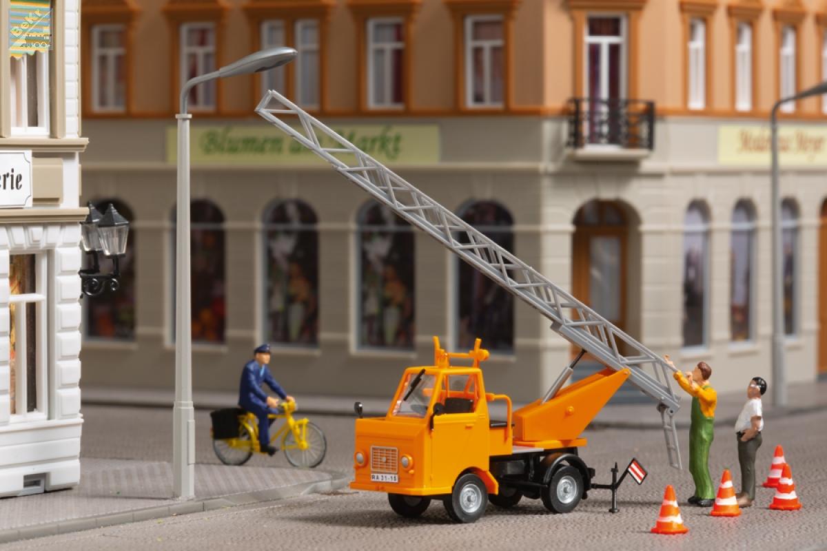 Auhagen 41656 Multikára M22 oranžová s žebříkem, 1ks, 67 x 15 x 33 mm stavebnice